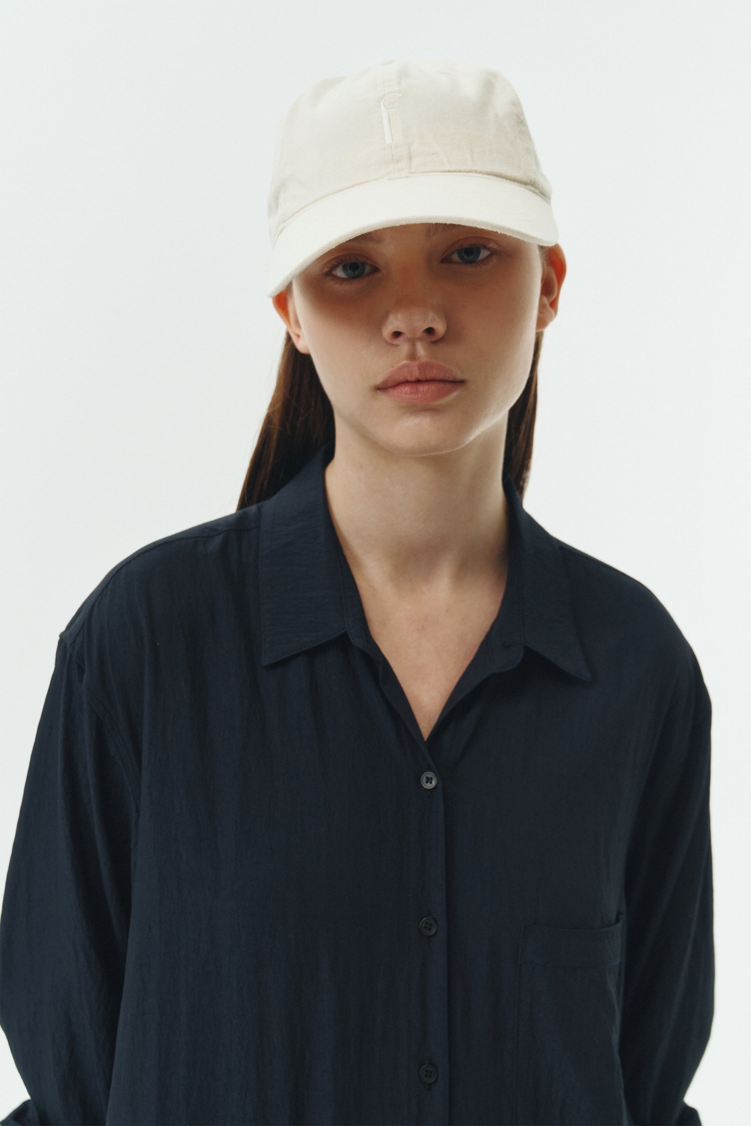 Steva Oxford Cap in cream, made from soft washed cotton with a front embroidered logo and adjustable buckle strap, designed for a casual everyday look