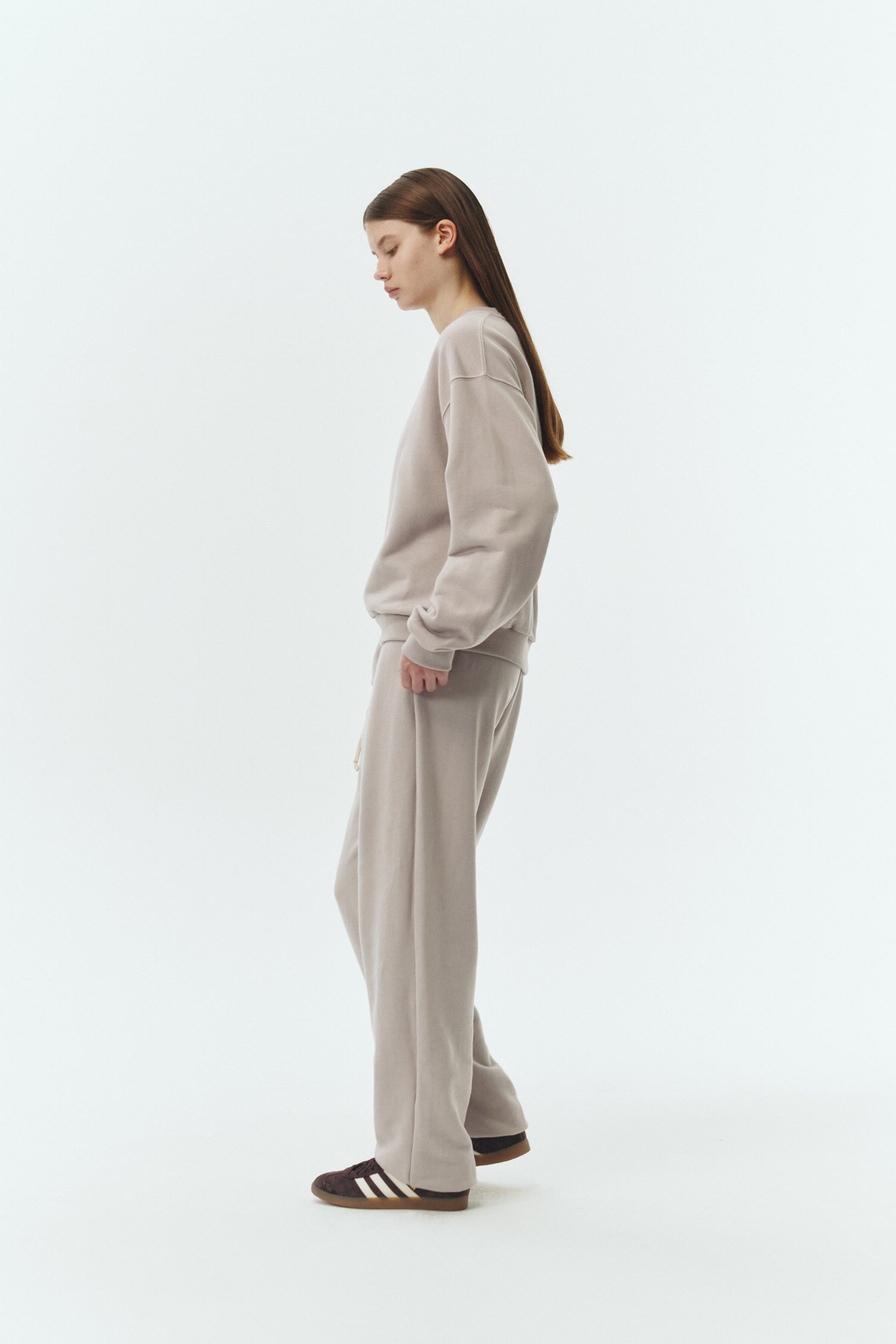 Willow Sweatpants in peace gray, soft French terry cotton with drawstring waistband, side pockets, and elastic cuffs, regular fit, part of a set