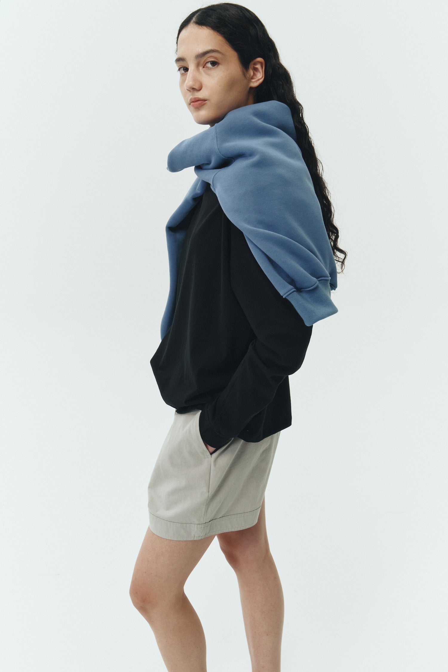 Lara Long-sleeved T-shirt in black, a relaxed-fit lightweight cotton tee with a crew neck and long sleeves for breathable daily wear.