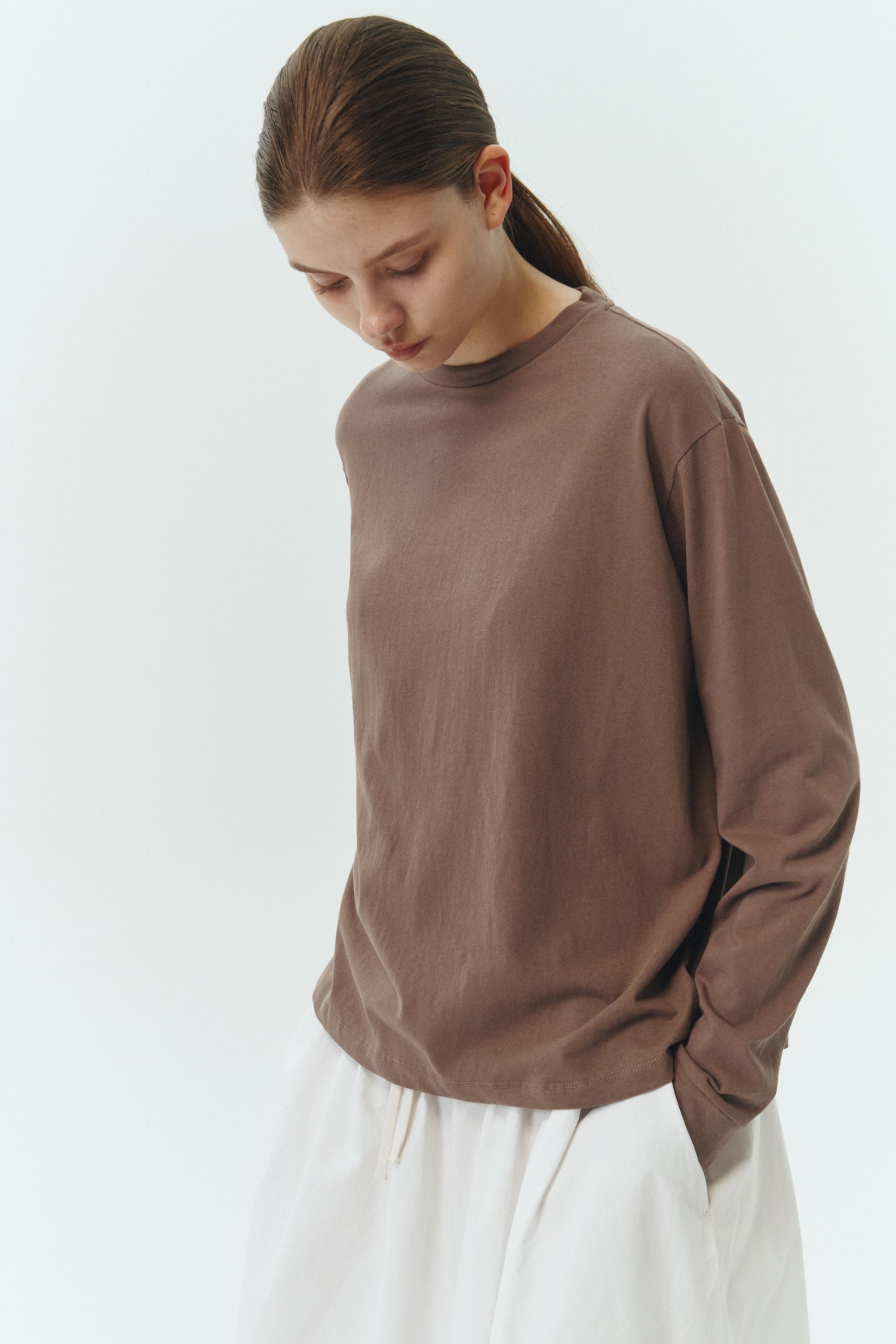 Lara Long-Sleeved T-Shirt in brown, a lightweight cotton crew-neck tee with long sleeves and relaxed fit, ideal for everyday wear and seasonal layering
