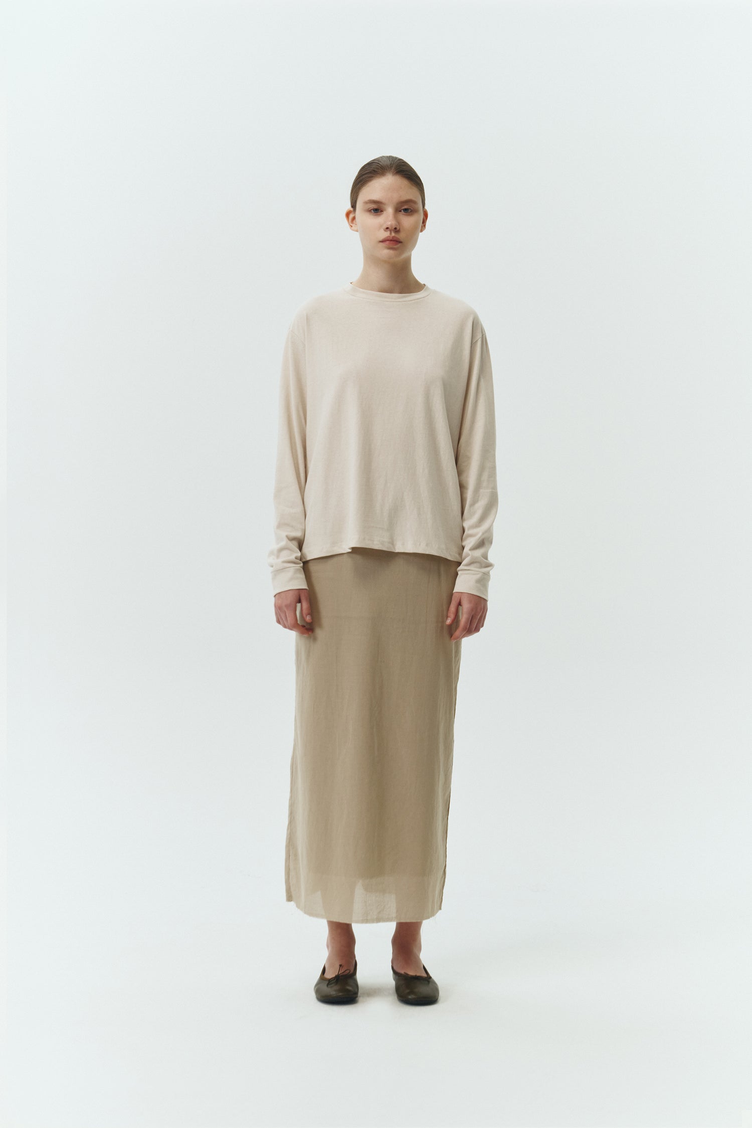 Lara Long-Sleeved T-Shirt in natural, a lightweight cotton crew-neck tee with long sleeves and relaxed fit, ideal for everyday wear and seasonal layering