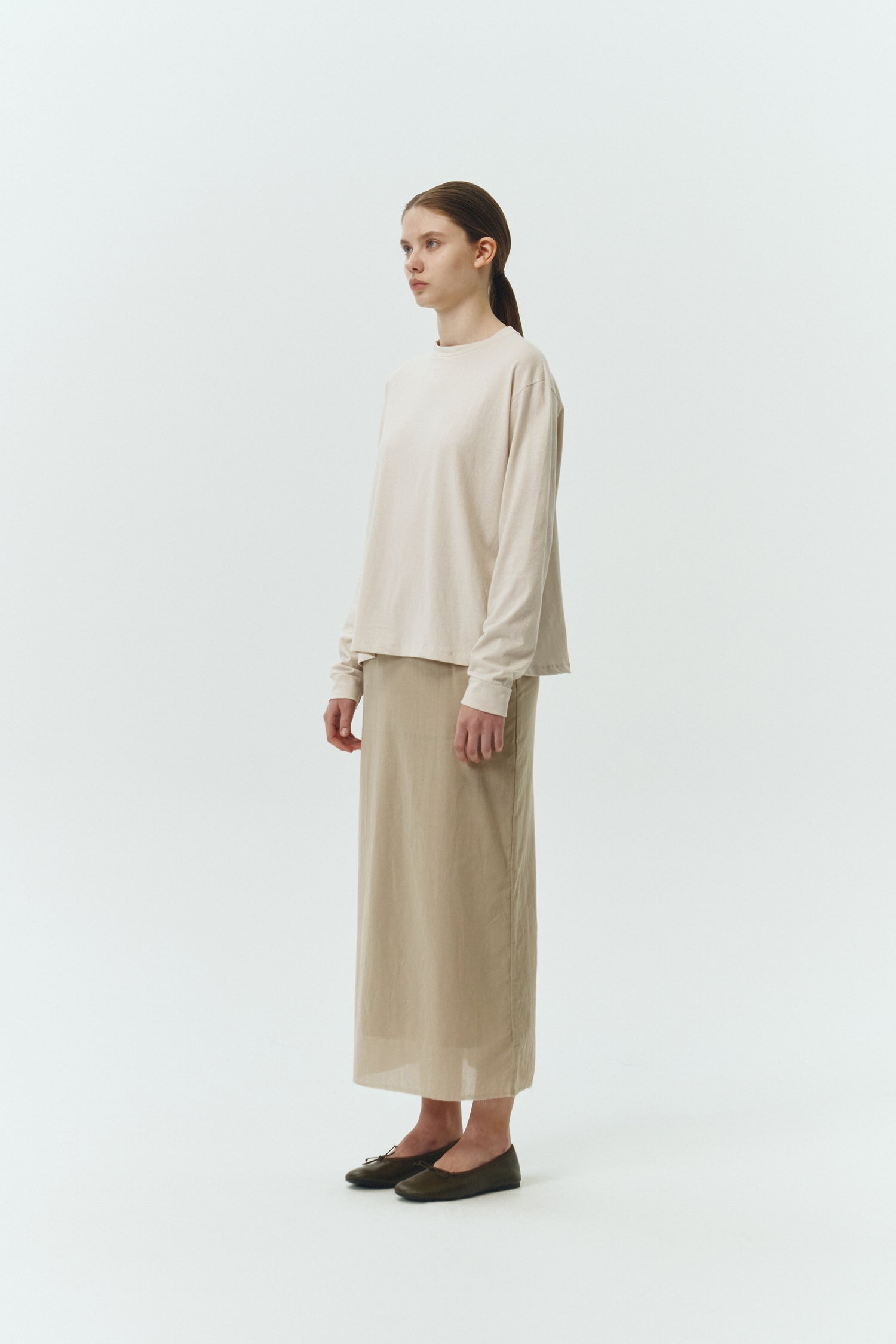 Lara Long-Sleeved T-Shirt in natural, a lightweight cotton crew-neck tee with long sleeves and relaxed fit, ideal for everyday wear and seasonal layering