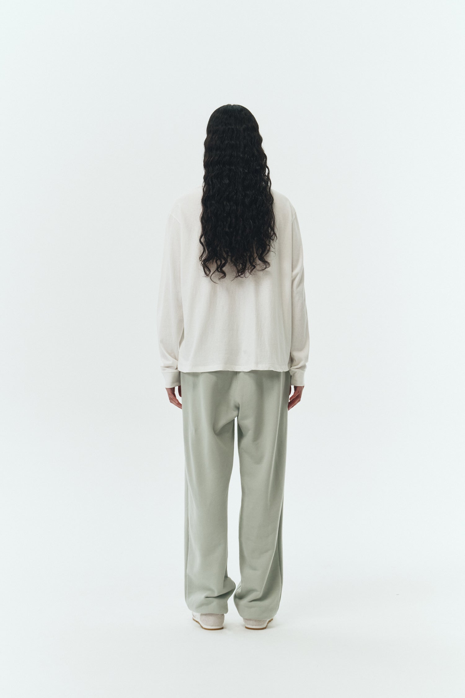 Lara Long-Sleeved T-Shirt in washed white, a lightweight cotton crew-neck tee with long sleeves and relaxed fit, ideal for everyday wear and seasonal layering
