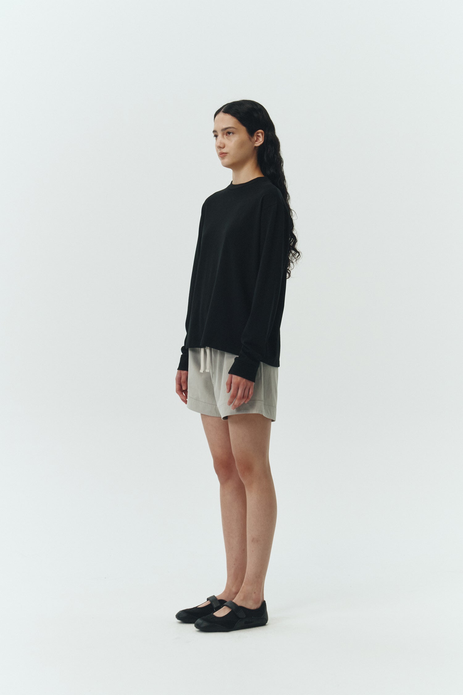 Lara Long-sleeved T-shirt in black, a relaxed-fit lightweight cotton tee with a crew neck and long sleeves for breathable daily wear.