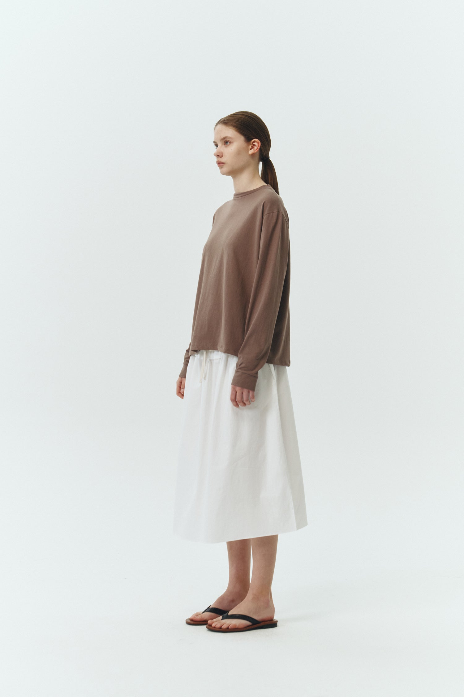 Lara Long-Sleeved T-Shirt in brown, a lightweight cotton crew-neck tee with long sleeves and relaxed fit, ideal for everyday wear and seasonal layering
