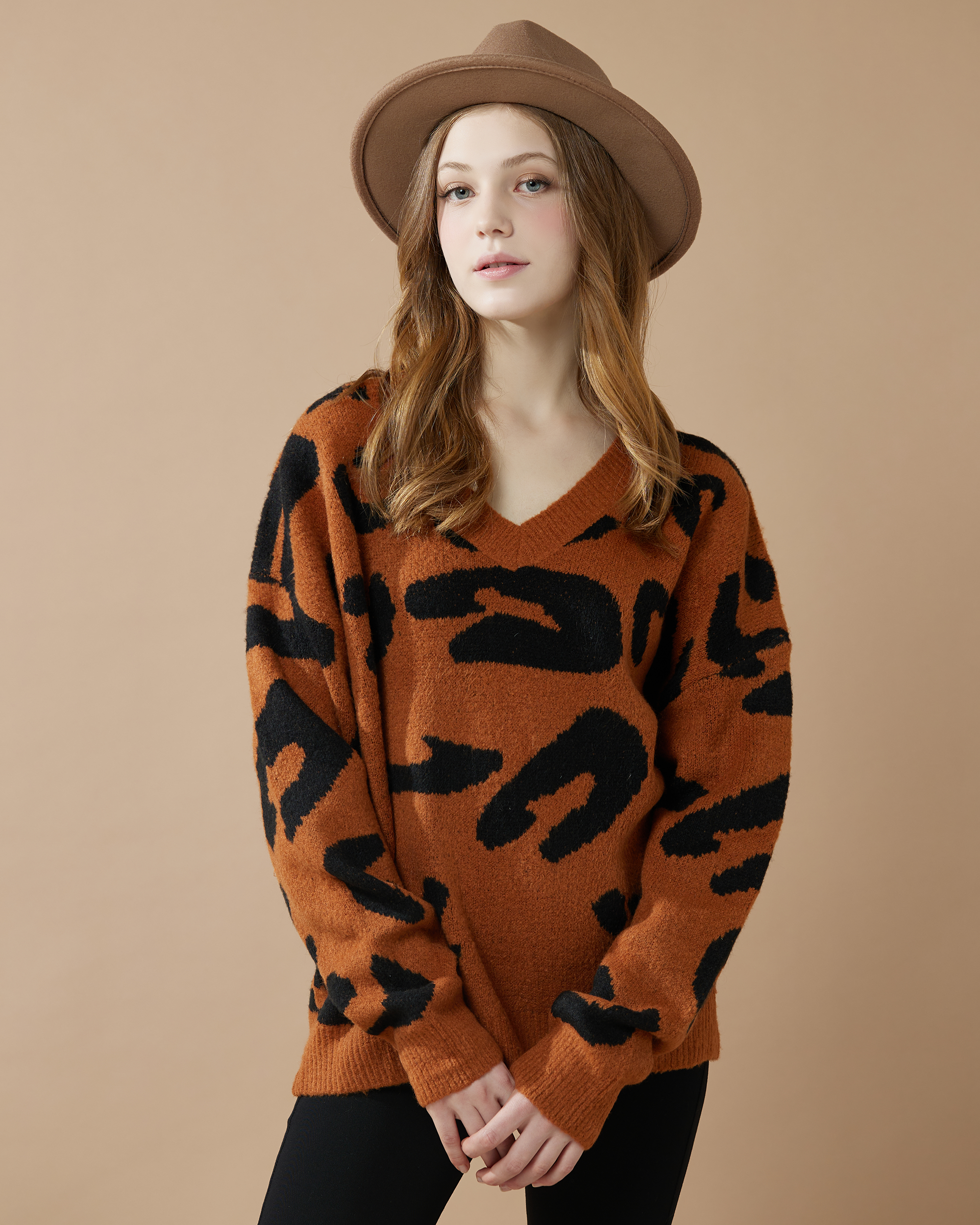 V-Neck Leopard Sweater - Camel/Black