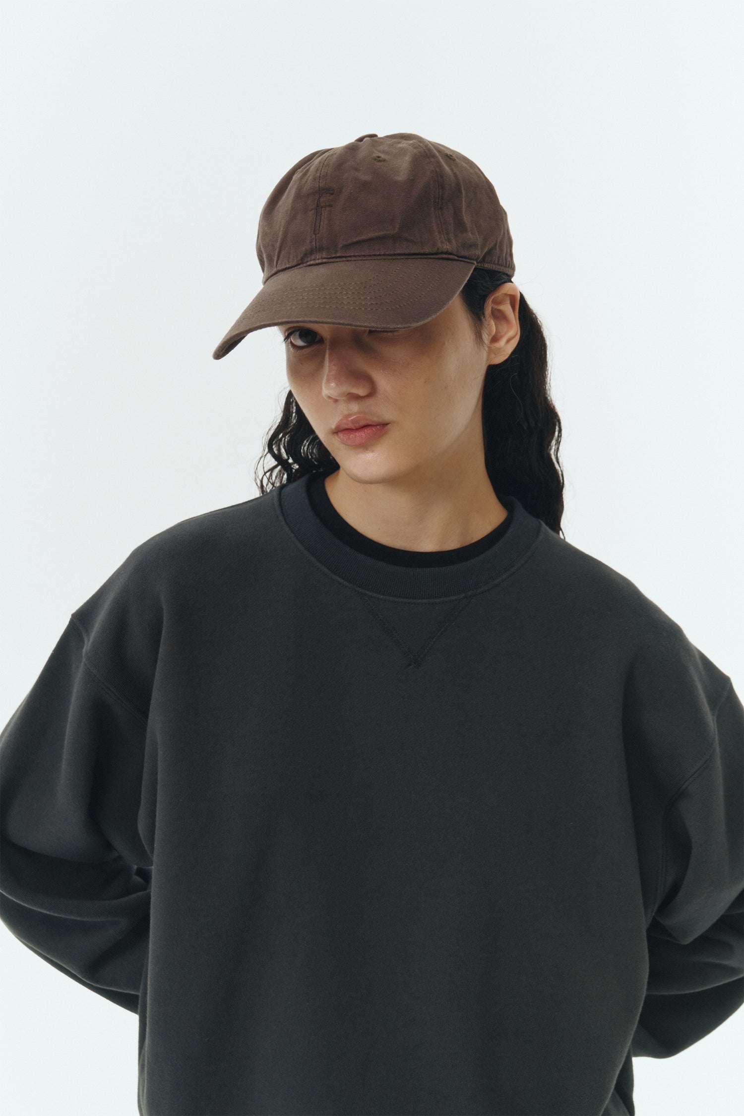 Steva Oxford Cap in brown, made from soft washed cotton with a front embroidered logo and adjustable buckle strap, designed for a casual everyday look