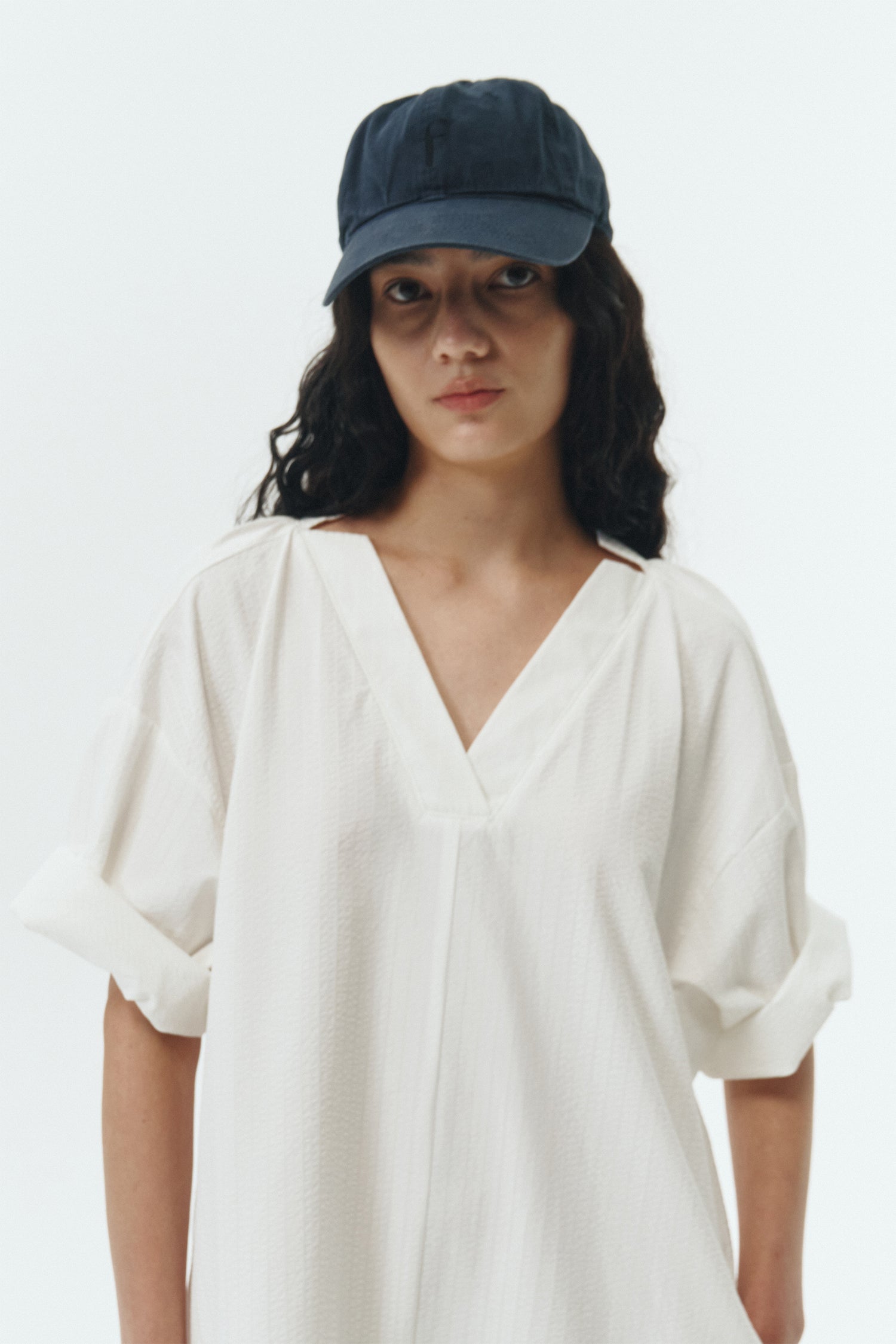 Steva Oxford Cap in navy, made from soft washed cotton with a front embroidered logo and adjustable buckle strap, designed for a casual everyday look