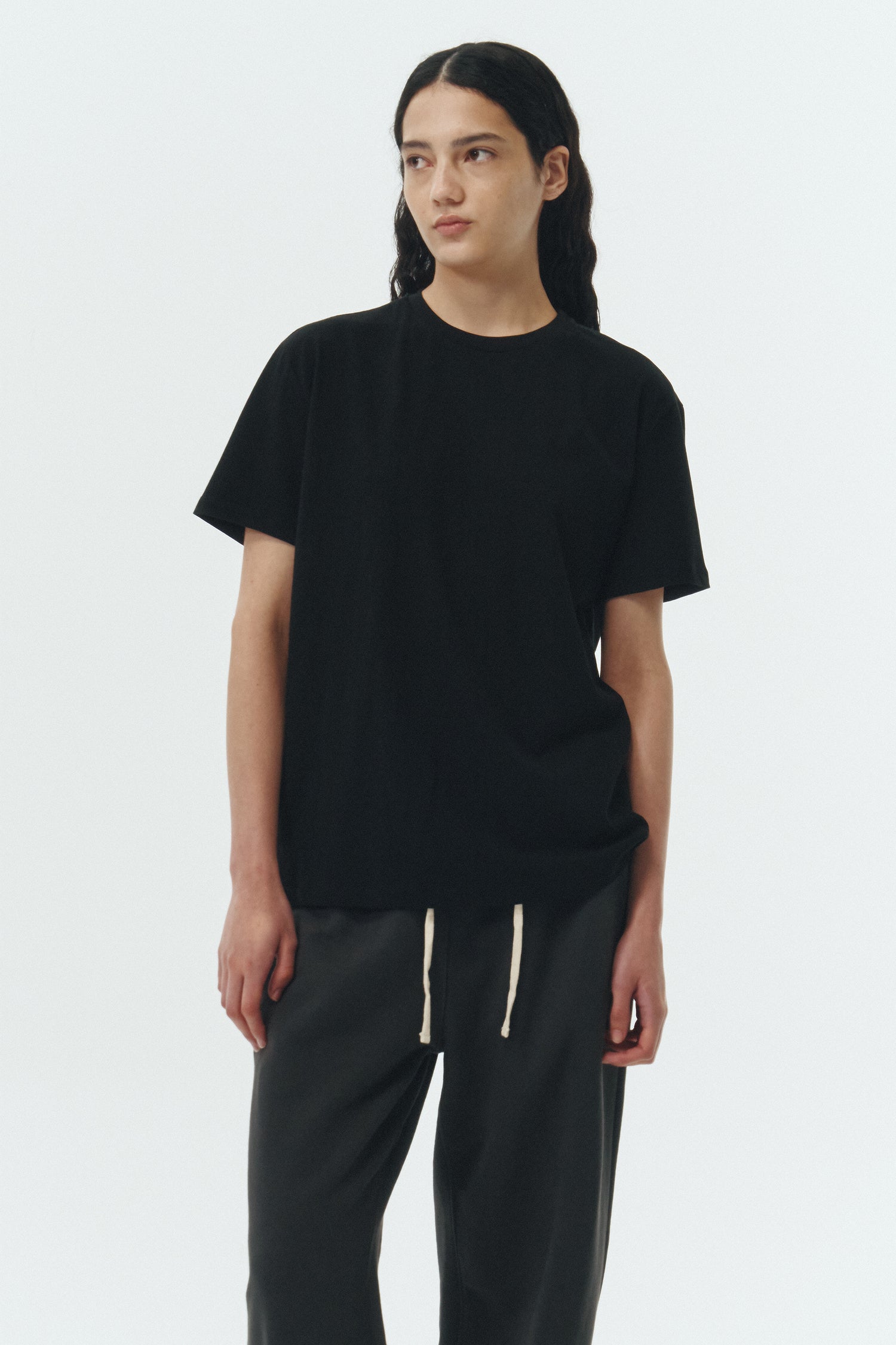 Lara T-shirt in black, a relaxed-fit lightweight cotton tee with a crew neck and short sleeves for breathable daily wear.