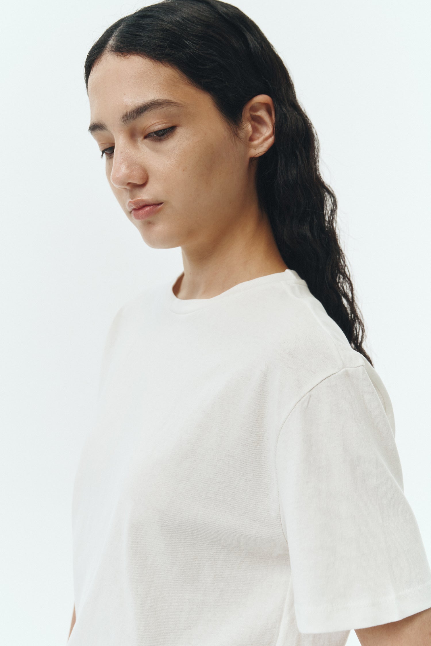Lara T-shirt in washed white, a relaxed-fit lightweight cotton tee with a crew neck and short sleeves for breathable daily wear.