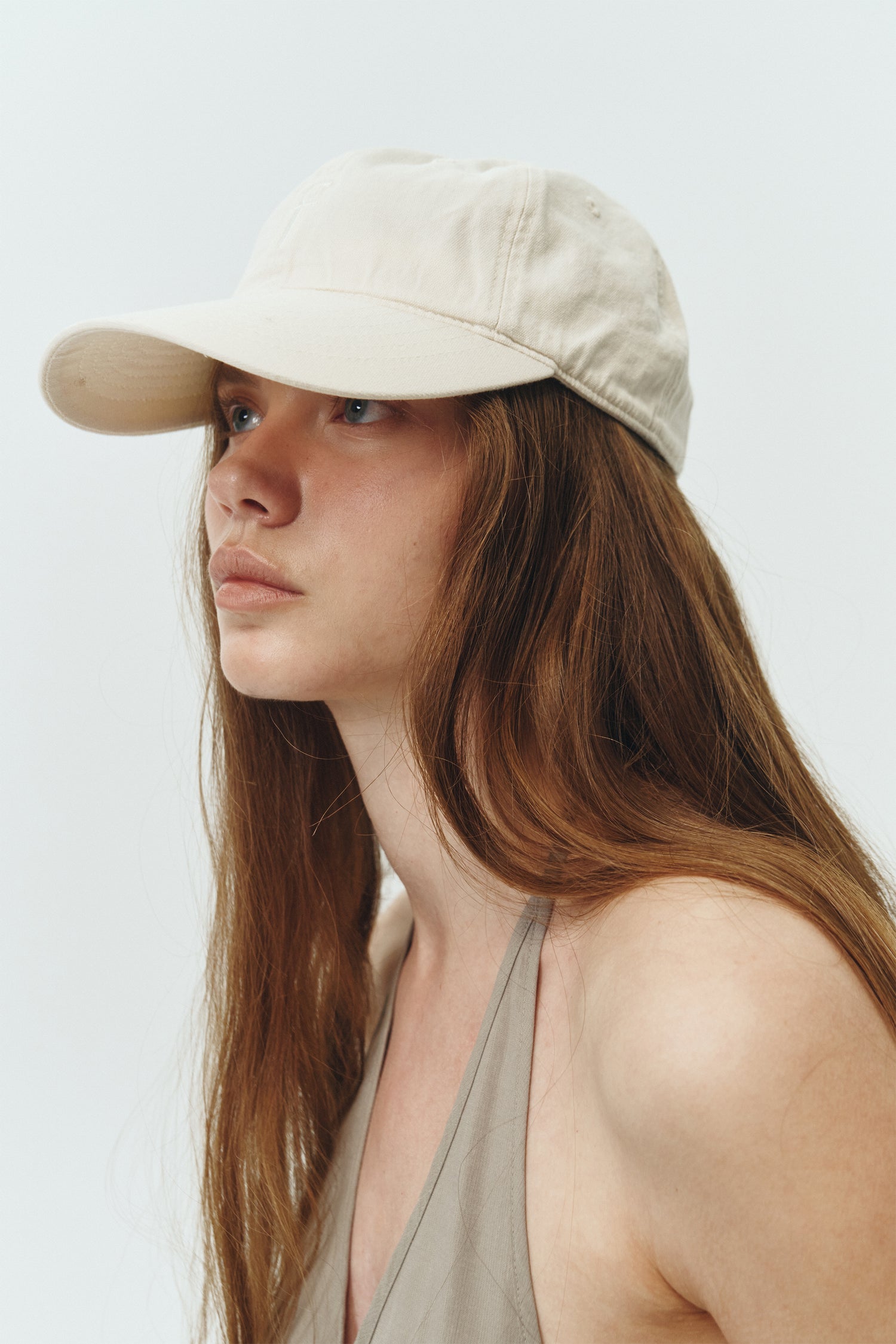 Steva Oxford Cap in cream, made from soft washed cotton with a front embroidered logo and adjustable buckle strap, designed for a casual everyday look