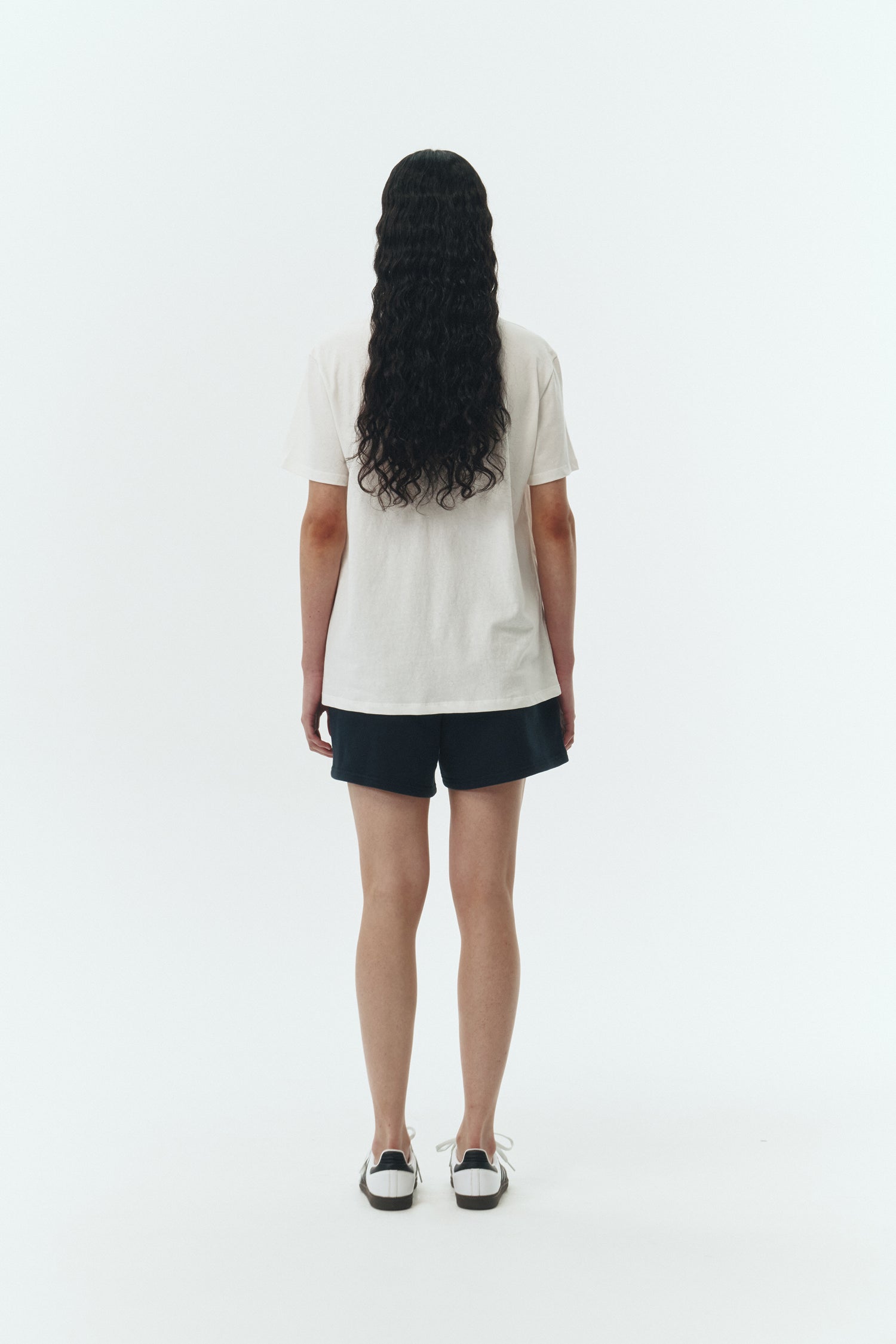 Lara T-shirt in washed white, a relaxed-fit lightweight cotton tee with a crew neck and short sleeves for breathable daily wear.