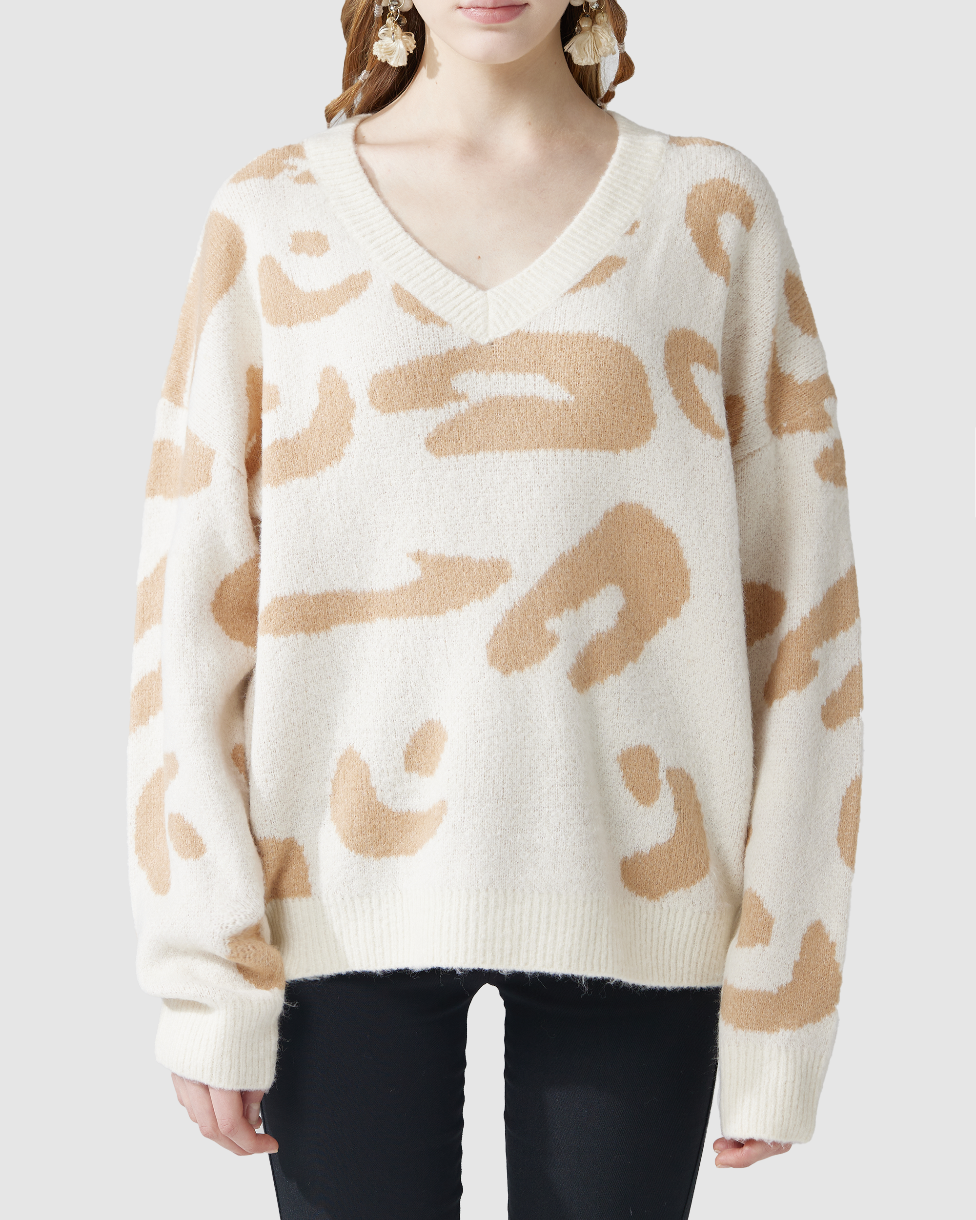V-Neck Leopard Sweater - Cream/Taupe