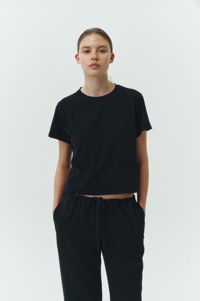 Ivy T-shirt in black, cropped short-sleeve tee in a lightweight cotton-poly blend with crew neck, regular fit, and clean silhouette.