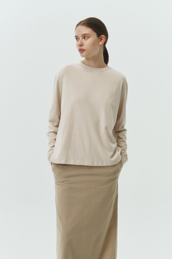 Lara Long-Sleeved T-Shirt in natural, a lightweight cotton crew-neck tee with long sleeves and relaxed fit, ideal for everyday wear and seasonal layering