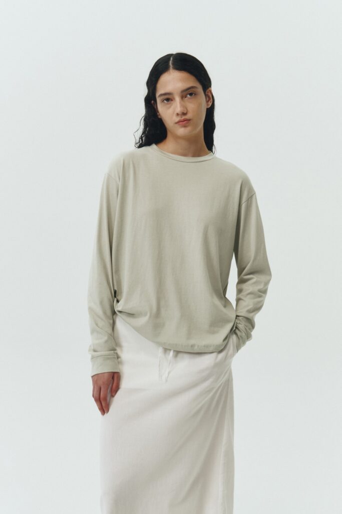 Lara Long-Sleeved T-Shirt in forest, a lightweight cotton crew-neck tee with long sleeves and relaxed fit, ideal for everyday wear and seasonal layering