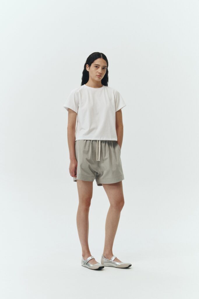 River Shorts in hazy, lightweight cotton pull-on shorts with an elastic waistband, inner drawstring, side and back pockets, regular fit for everyday comfort