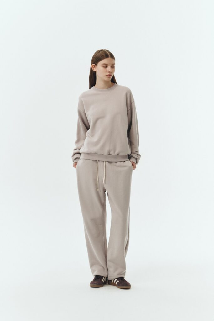 Willow Sweatpants in peace gray, soft French terry cotton with drawstring waistband, side pockets, and elastic cuffs, regular fit, part of a set